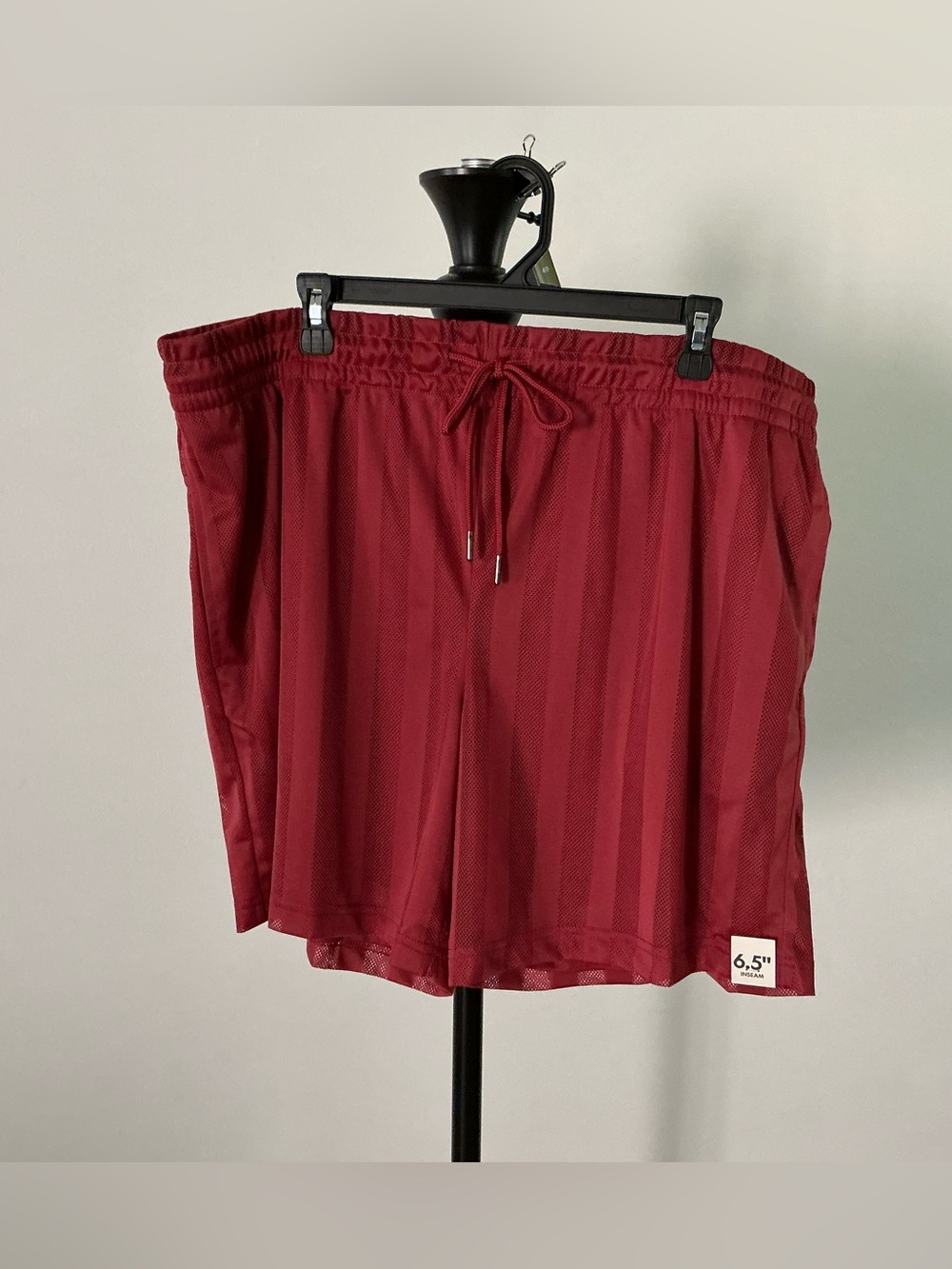 No Boundaries Men’s XL Red Mesh Athletic Shorts NWT